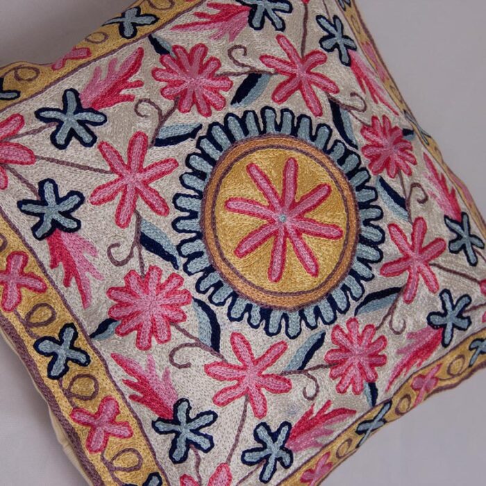 Golebi II Chainstitch Cushion Cover 16×16 - Image 2