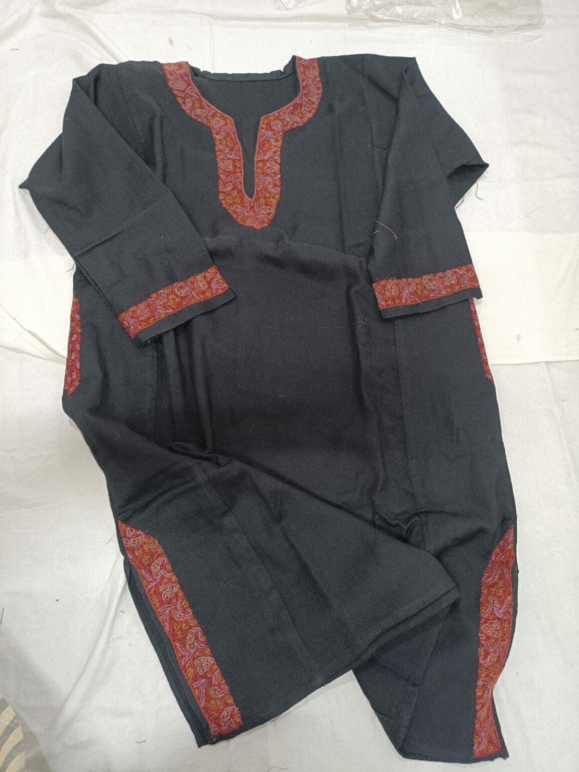 Black Pure Raffal Pheran With Floral Hand Sozni Embroidery