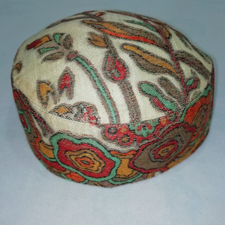 Cream Gulab Kani Cap