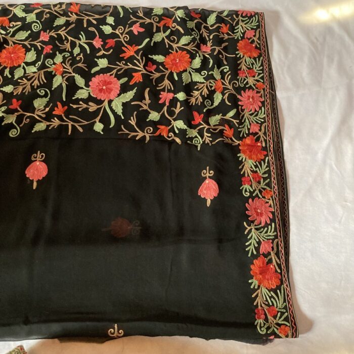 Black Georgette Aari Embroidered Saree With Floral Pattern - Image 3