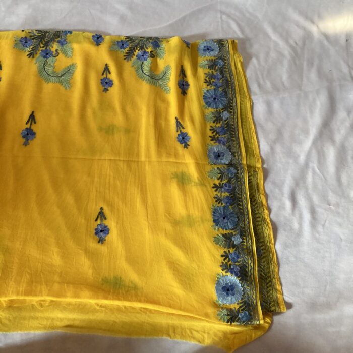 Yellow Georgette Aari Embroidered Saree With Floral Pattern - Image 5