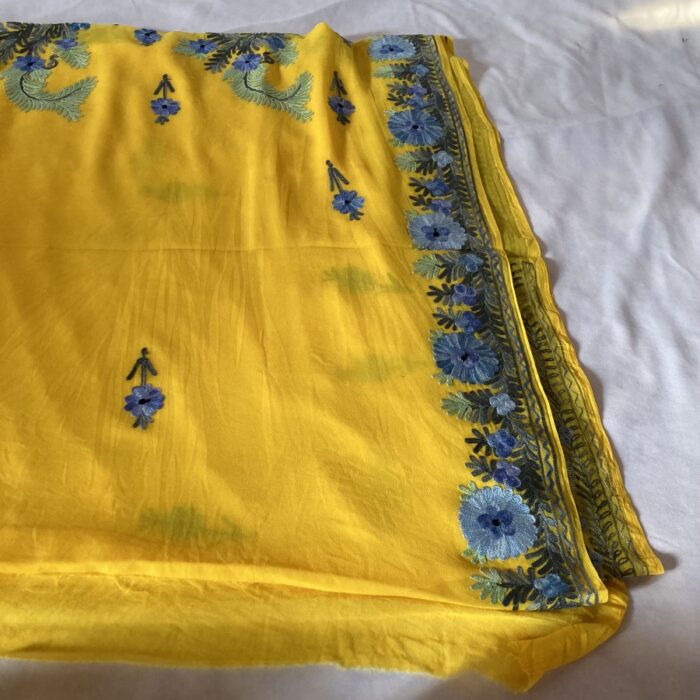 Yellow Georgette Aari Embroidered Saree With Floral Pattern - Image 4