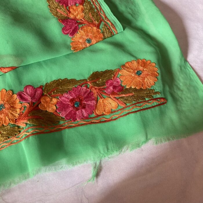 Green Georgette Aari Embroidered Saree With Floral Pattern - Image 4