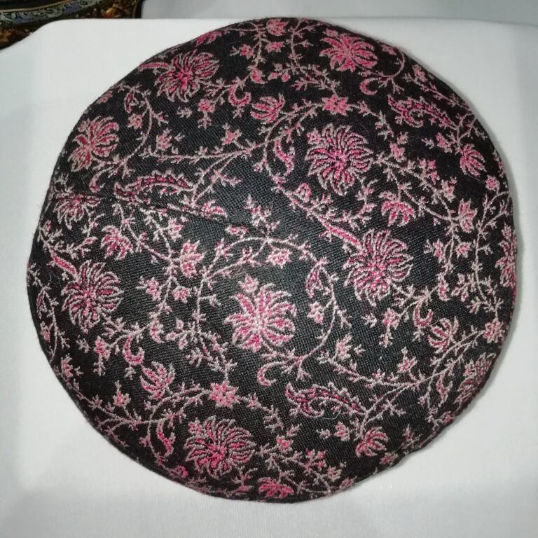 Black Makhdoomi Chinar Kashmiri Kani Cap - Image 2