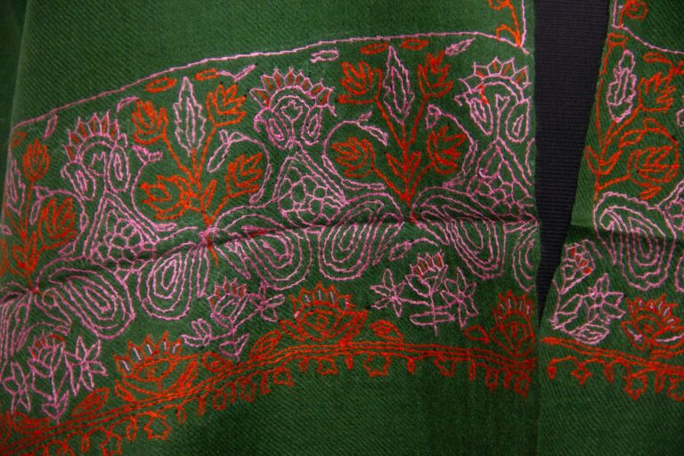 Dark Green Pashmina Intricate Sozni Work Stole - Image 3