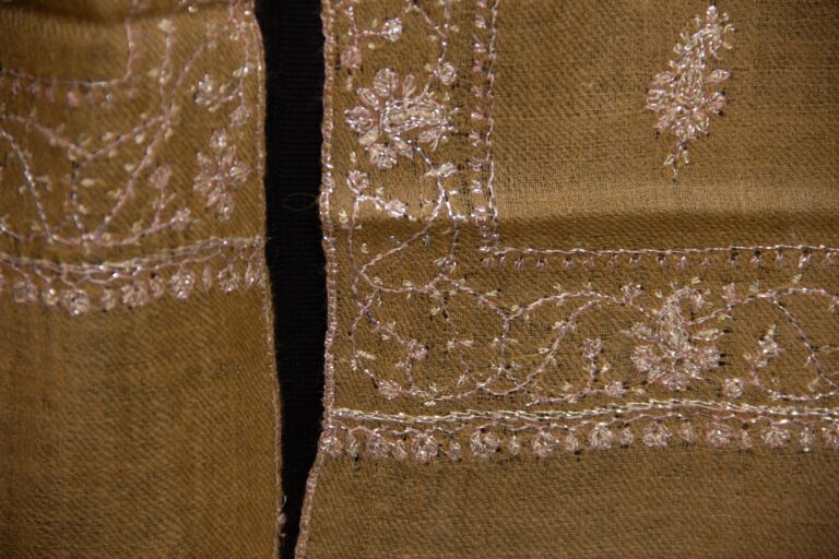 Light Peach Pashmina Intricate Sozni Work Stole - Image 3
