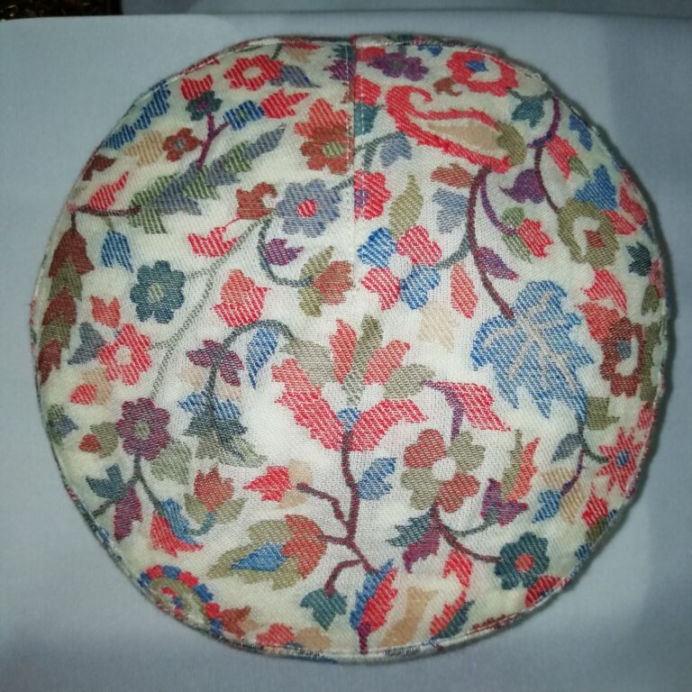 Safed Gule Gulzar Kashmiri Kani Cap - Image 2
