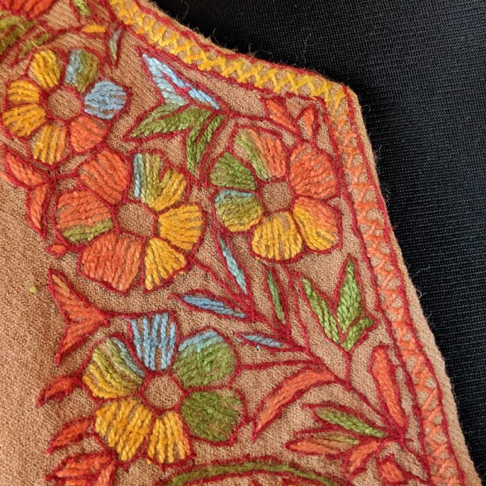 Toosha Rang Sozni Handwork Raffal Pheran - Image 3
