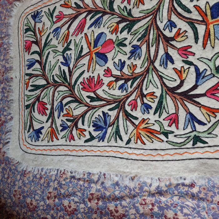 Naqash Handmade Aari Embroidered Namda Rug 5ft x3ft - Image 3