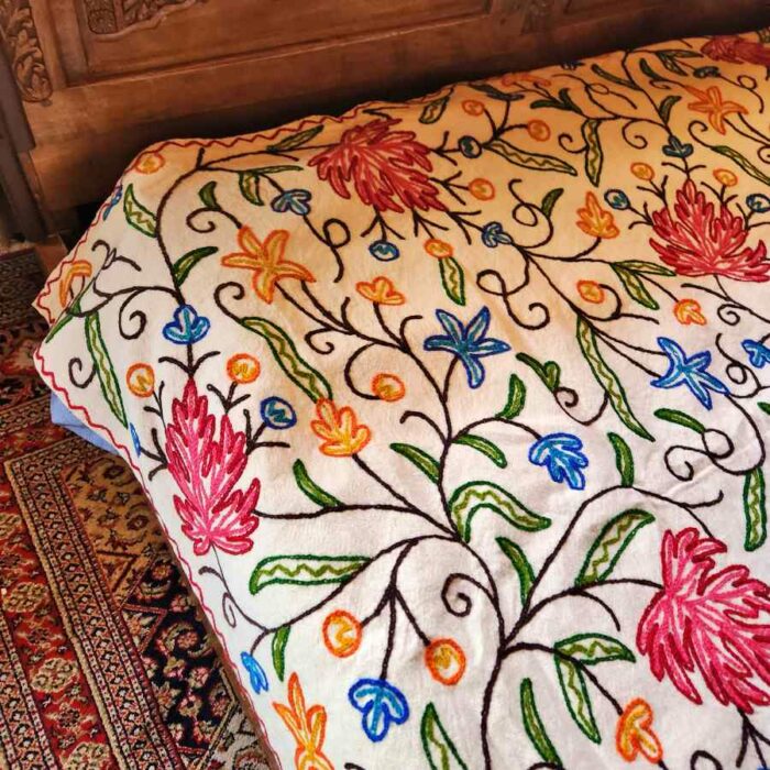 Sabz Chinar Single Bedcover with Hand Crewel Embroidery - Image 4