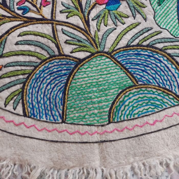 Peacock Round Namda 5ft Handmade Pure Wool Aari Embroidered Rug - Image 3