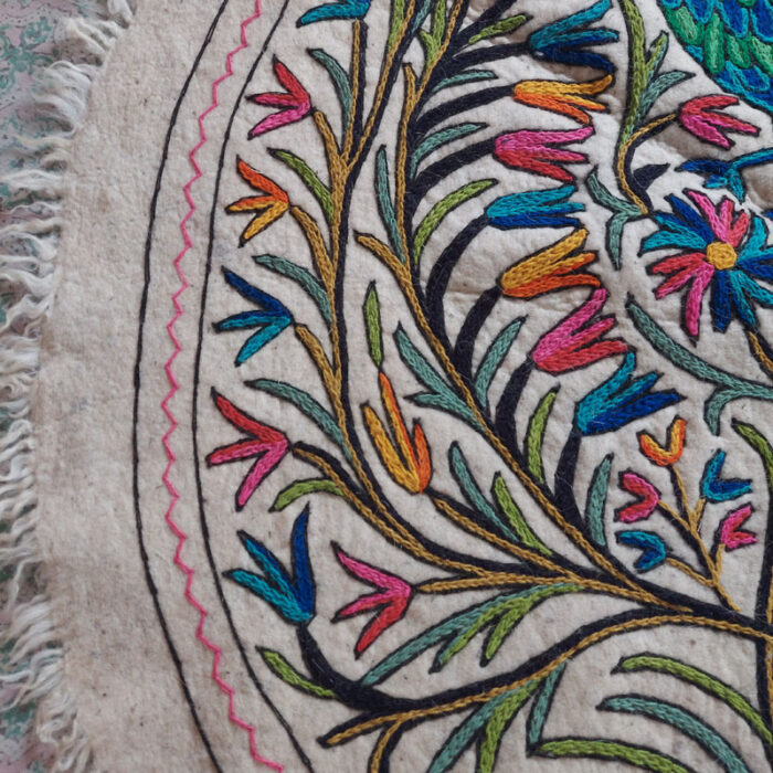 Peacock Round Namda 5ft Handmade Pure Wool Aari Embroidered Rug - Image 2