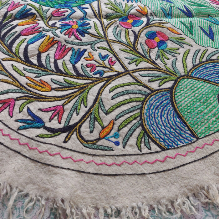 Peacock Round Namda 5ft Handmade Pure Wool Aari Embroidered Rug - Image 4