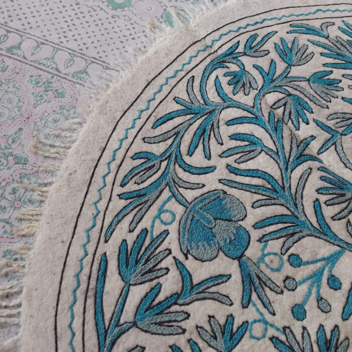 Blue Round Namda 5ft Handmade Pure Wool Aari Embroidered Rug - Image 3