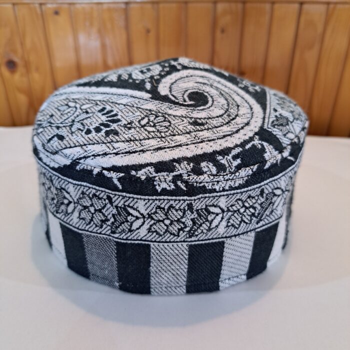 Black White Badami Border Kani Cap