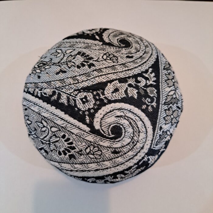 Black White Badami Border Kani Cap - Image 3