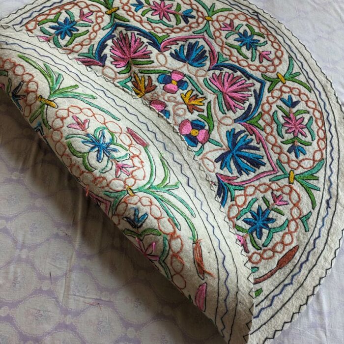 4ft Chinari Handmade Aari Embroidered Wool Namda - Image 4