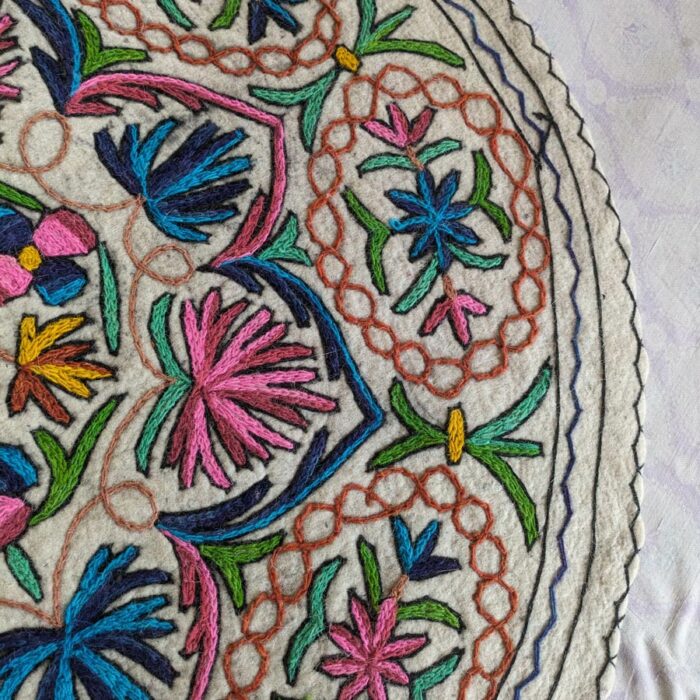 4ft Chinari Handmade Aari Embroidered Wool Namda - Image 3