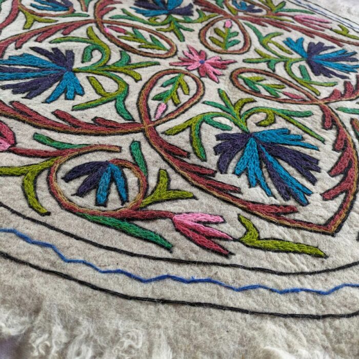 Char Bagh 3ft Round Handmade Pure Wool Aari Embroidered Namda Rug - Image 2