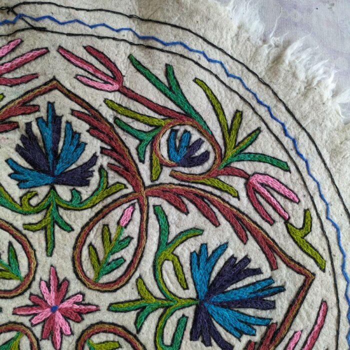 Char Bagh 3ft Round Handmade Pure Wool Aari Embroidered Namda Rug - Image 3