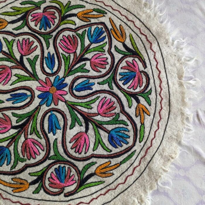 Chinari 3ft Round Handmade Pure Wool Aari Embroidered Namda Rug - Image 3