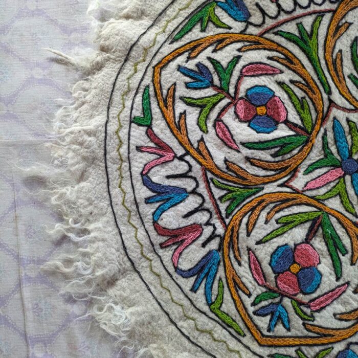 Char Badam 3ft Round Handmade Pure Wool Aari Embroidered Namda Rug - Image 3