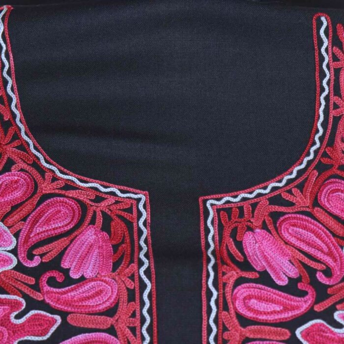 Black Chinari Booti Kashmiri Winter Spun Suit With Aari Work - Image 3