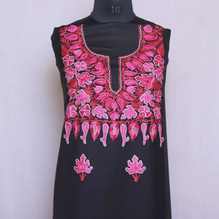 Black Chinari Booti Kashmiri Winter Spun Suit With Aari Work - Image 2