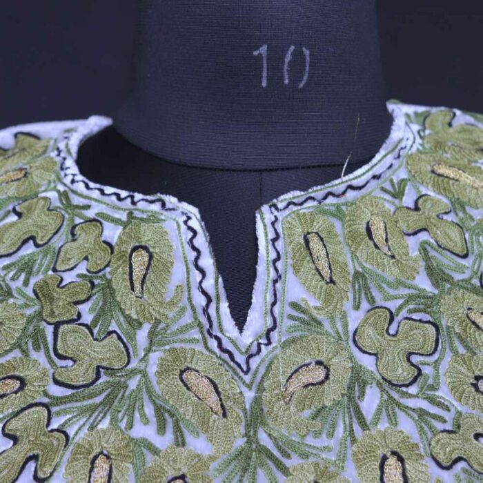 White Sabz Chinari Velvet Kashmiri Kurti with ari Embroidery - Image 3