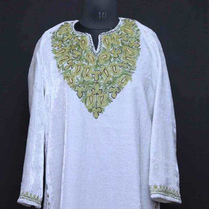 White Sabz Chinari Velvet Kashmiri Kurti with ari Embroidery - Image 2