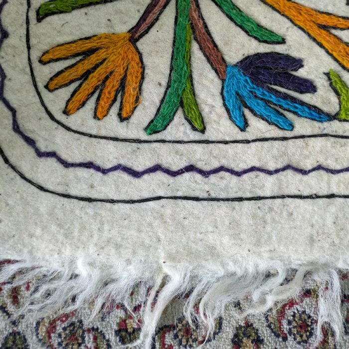 Miraqi Handmade Aari Embroidered Namda Rug 6×4 - Image 4