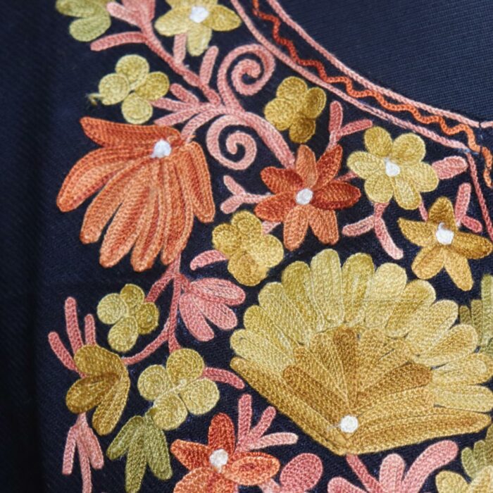 Kruhun Nazakat Cashmilon Pheran with Aari Embroidery - Image 3