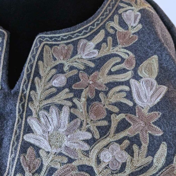 Grey Tweed Aari Zari Kashmiri Pheran - Image 3