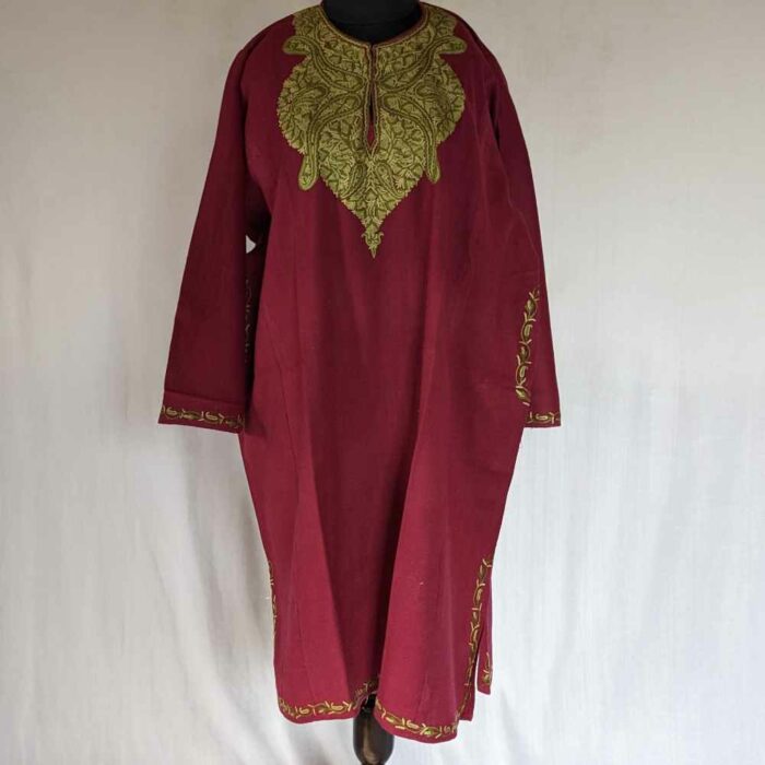 Maroon Sabz Raffal Kashmiri Pheran with Hand Ari - Image 3