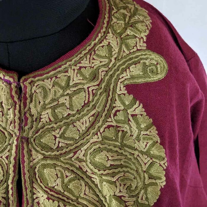 Maroon Sabz Raffal Kashmiri Pheran with Hand Ari - Image 2