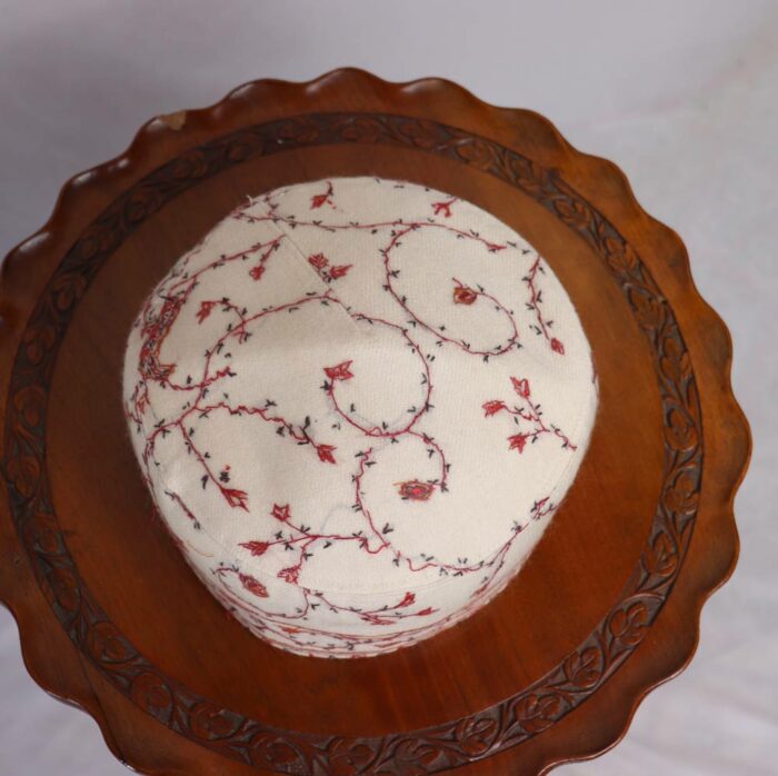 Exquisite Kashmiri Cap with Sozni Handwork in Elegant White Toosha - Image 3