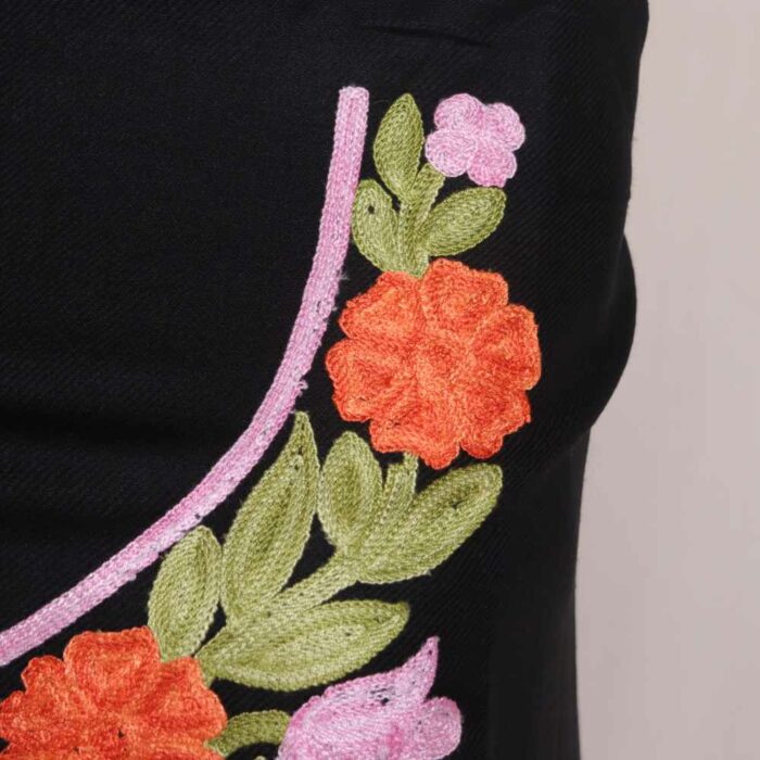Black Aftabi Balgarden Woolen Kashmiri Suit With Aari Work - Image 2