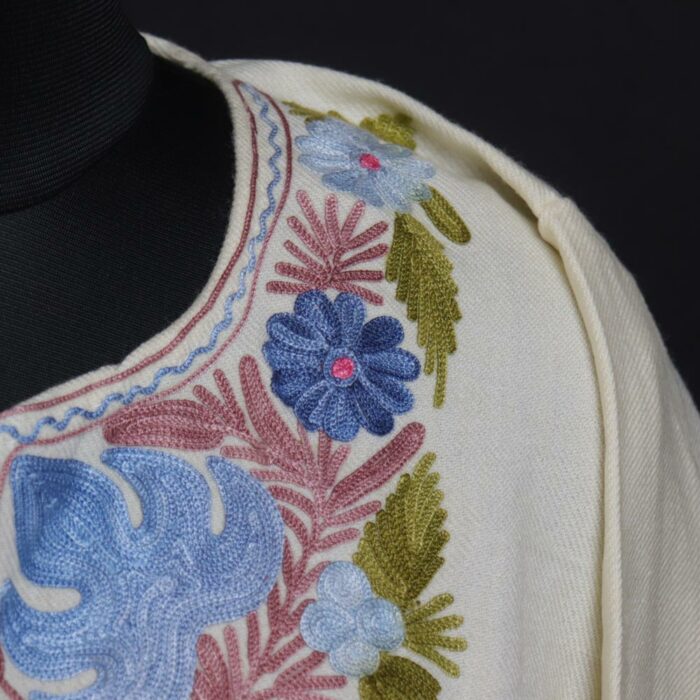 Ivory Elegance: Cream Kashmiri Pheran with Aari Embroidery - Image 3