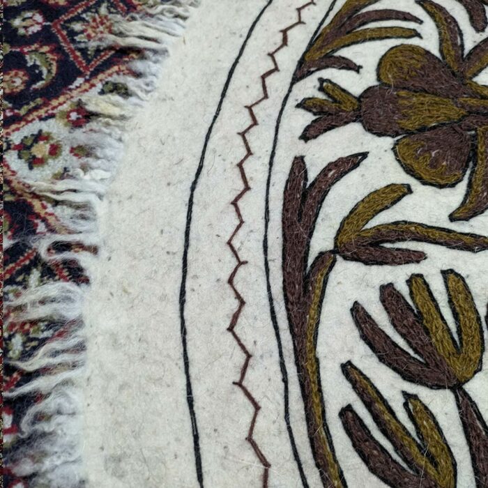 Handmade 4.5ft Round Kashmiri Aari Embroidered Namda Rug - Dark Design on White Base, Pure Wool Accent Rug for Elegant Home Decor - Image 2