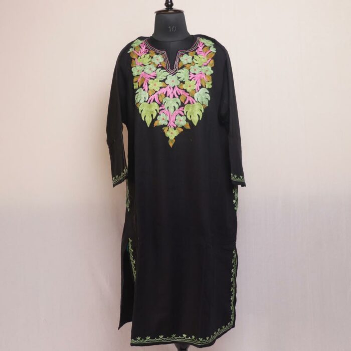 Noir Chinar Majesty: Black Kashmiri Pheran with Aari Embroidery