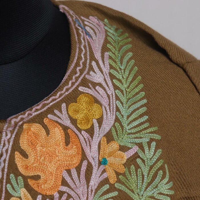 Brown Chinari Kashmiri Pheran With Aari Work - Image 3