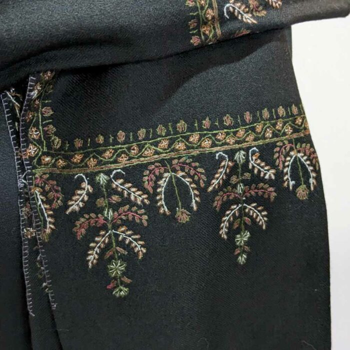 Black Safed Hand Sozni Woolen Muffler - Image 3