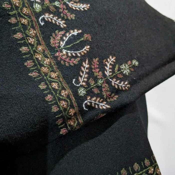 Black Safed Hand Sozni Woolen Muffler - Image 2