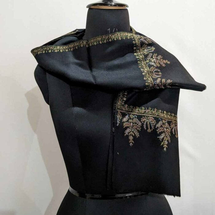 Humayun Black Sabz Hand Sozni Woolen Muffler