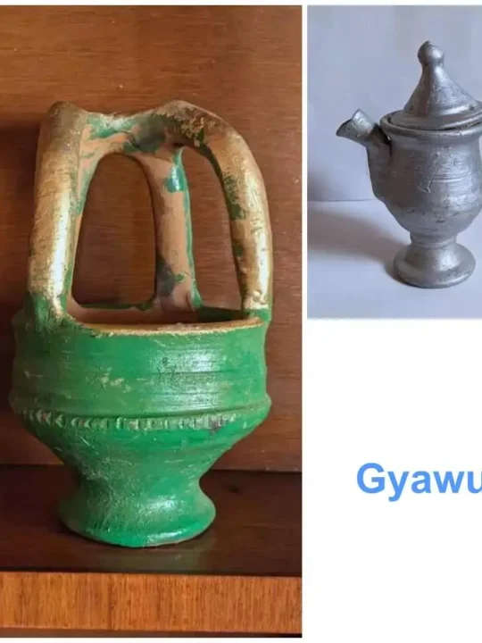 Set of 2 Decorative Items: Samavar and Kangri