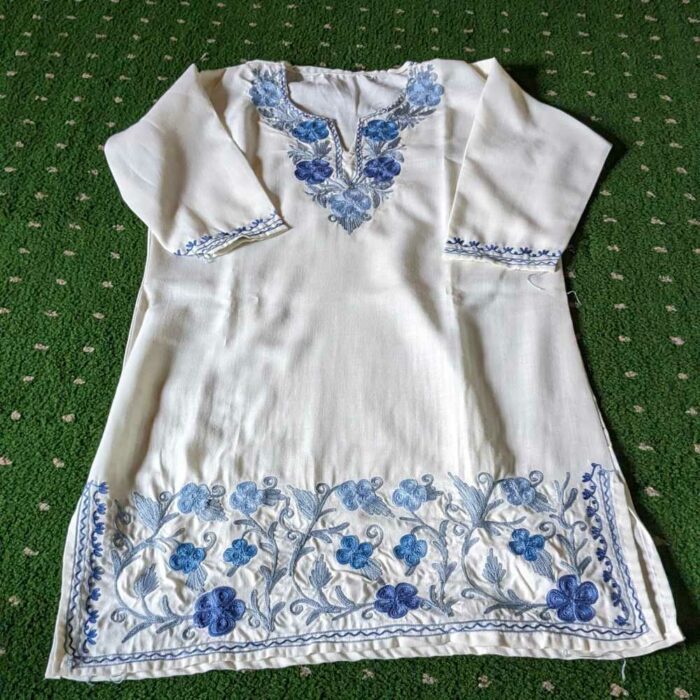 Mouji White Border Posh Kashmiri Aari Work Kids Summer Kurta With Trousers (L 27.5)