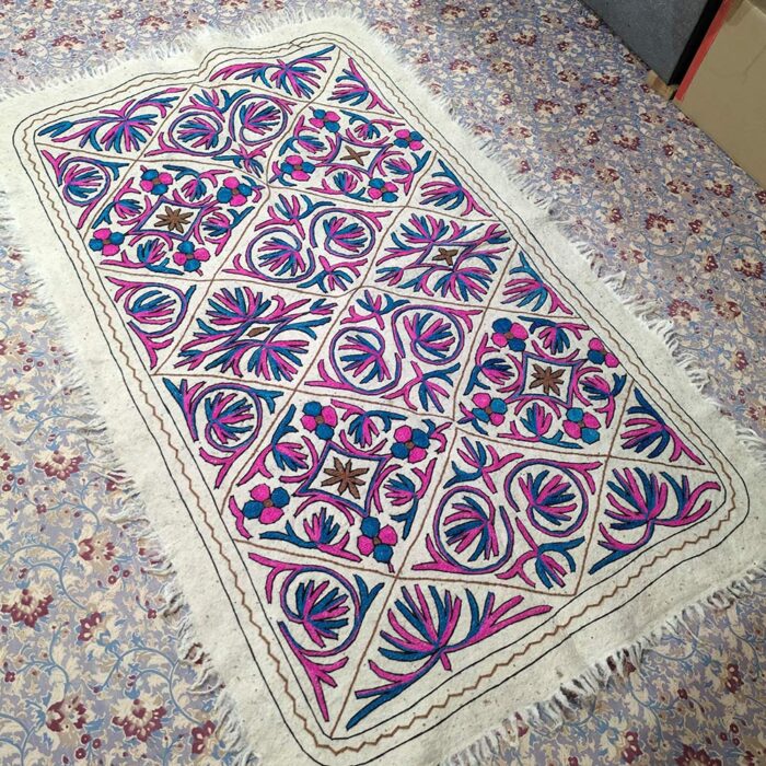 Aru Namda 6×4Ft Pure Wool Handmade Aari Embroidered