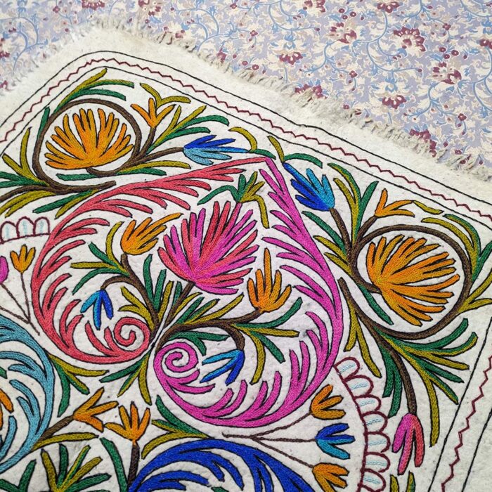 Shalimar Namda 6×4Ft Pure Wool Handmade Aari Embroidered - Image 2