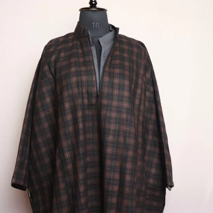 Men Black Check Pheran with Internal Lining (Poazch) - Image 3