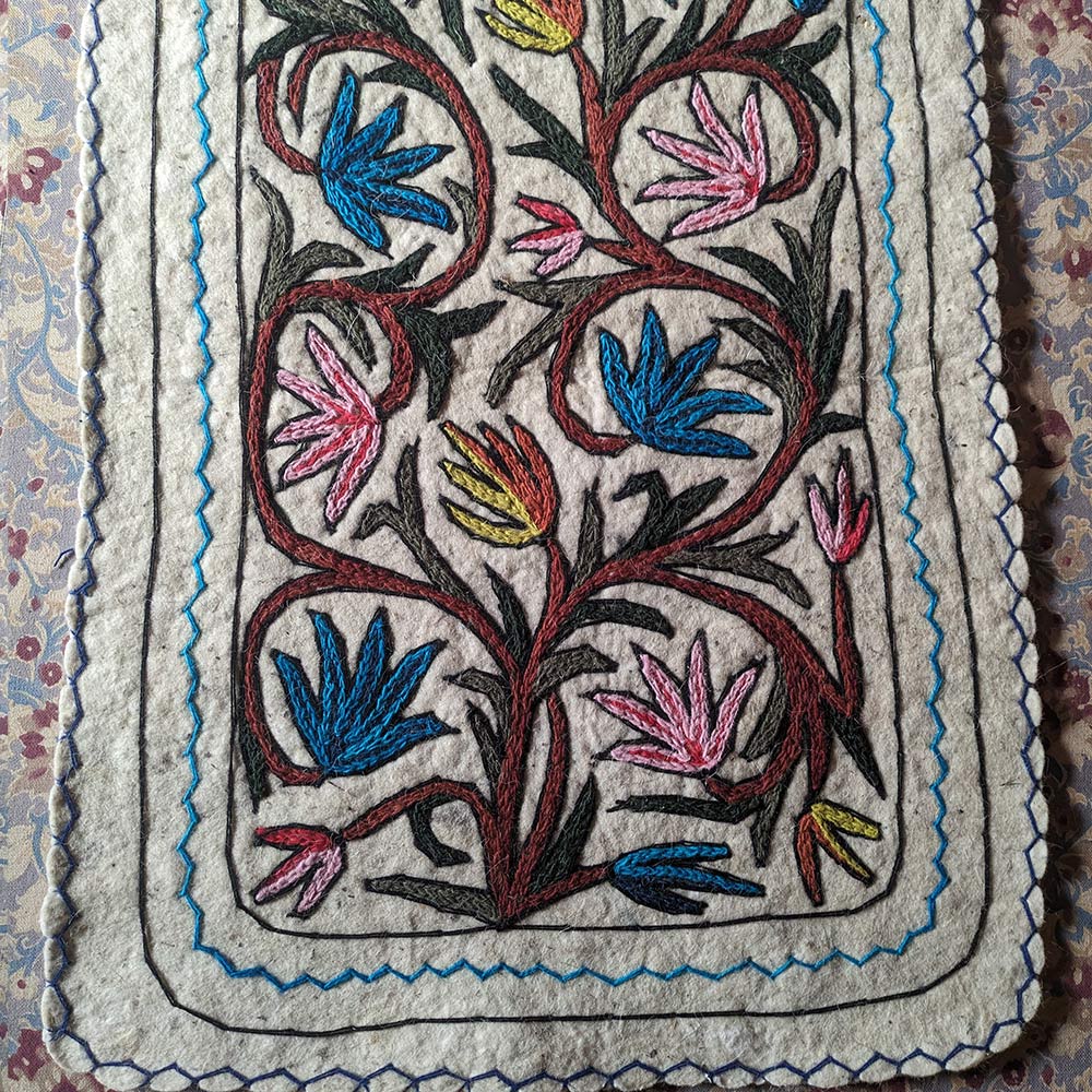 Sinthan Namda Handmade Aari Embroidered Wool Rug 3x2 - Gyawun
